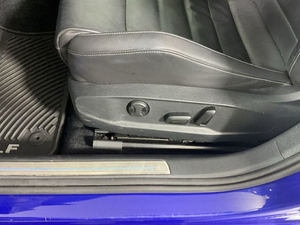 2017 Volkswagen Golf R Base 4Motion