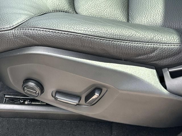 2024 Volvo XC90 B6 Plus Bright Theme