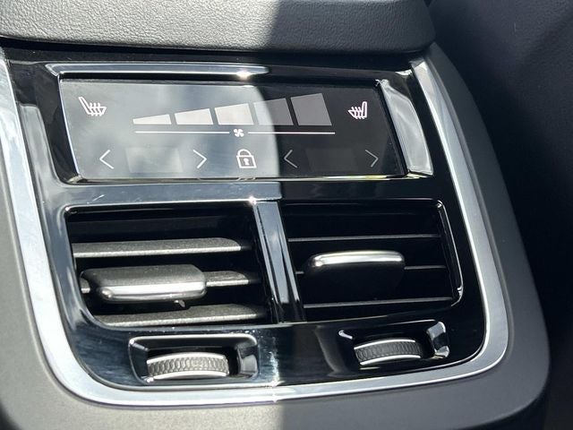2024 Volvo XC90 B6 Plus Bright Theme