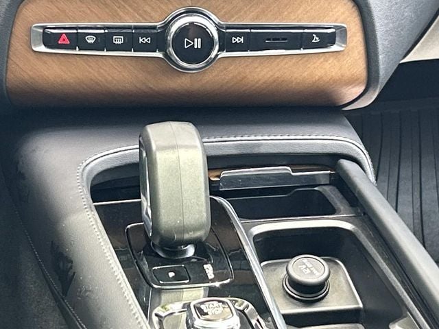 2024 Volvo XC90 B6 Plus Bright Theme
