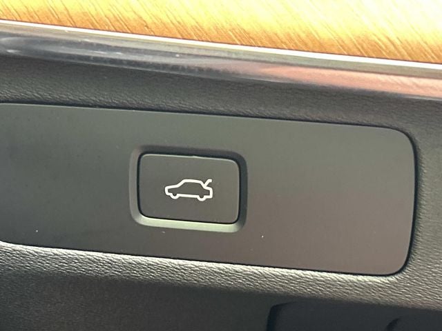 2024 Volvo XC90 B6 Plus Bright Theme