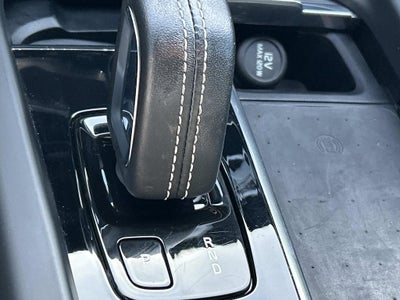 2022 Volvo XC60 R-Design