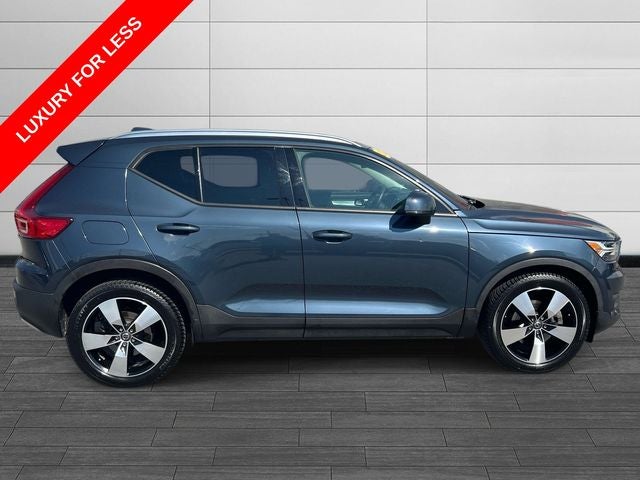 2021 Volvo XC40 Momentum