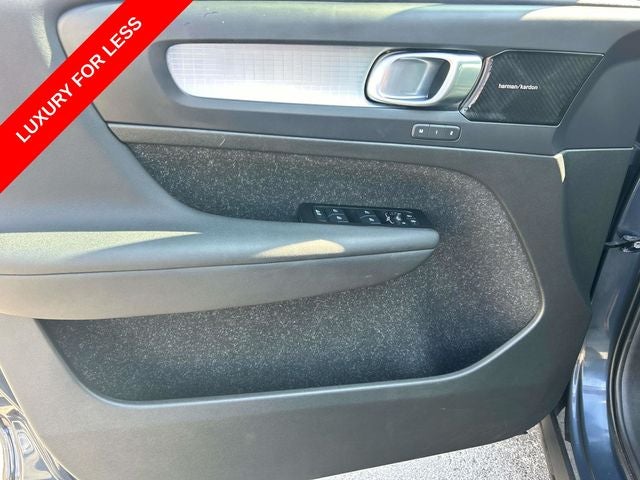 2021 Volvo XC40 Momentum