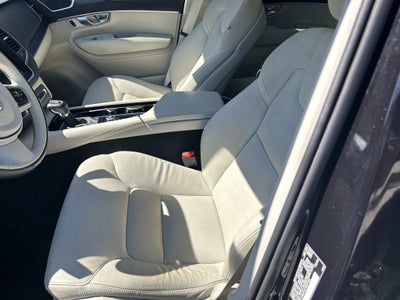 2020 Volvo XC90 Momentum