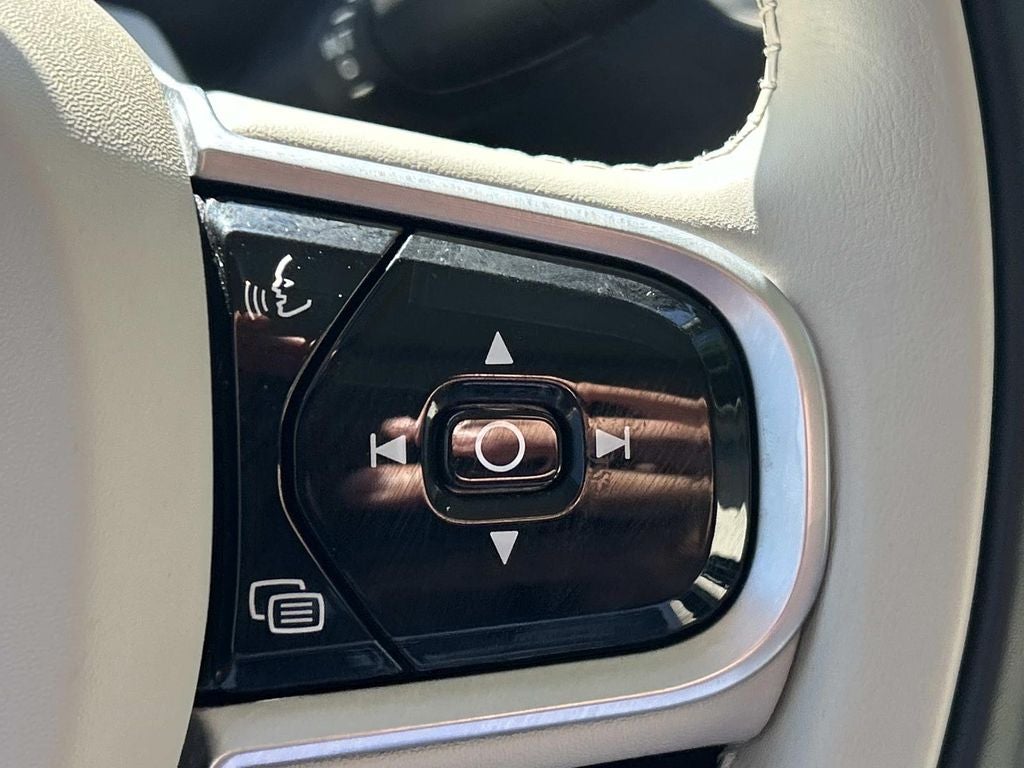 2020 Volvo XC90 Momentum