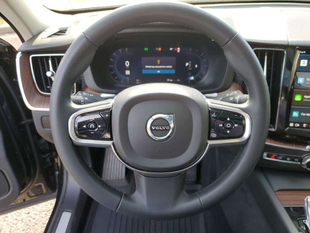 2024 Volvo XC60 B5 Ultimate Dark Theme