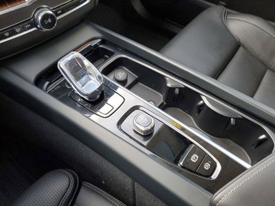 2024 Volvo XC60 B5 Ultimate Dark Theme