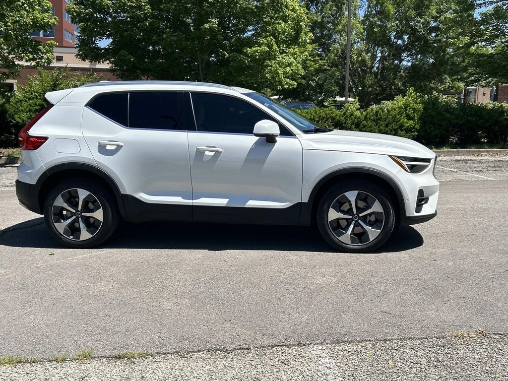 2024 Volvo XC40 B5 Plus Bright Theme