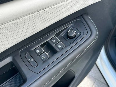 2025 Volkswagen Atlas Cross Sport 2.0T SEL Premium R-Line