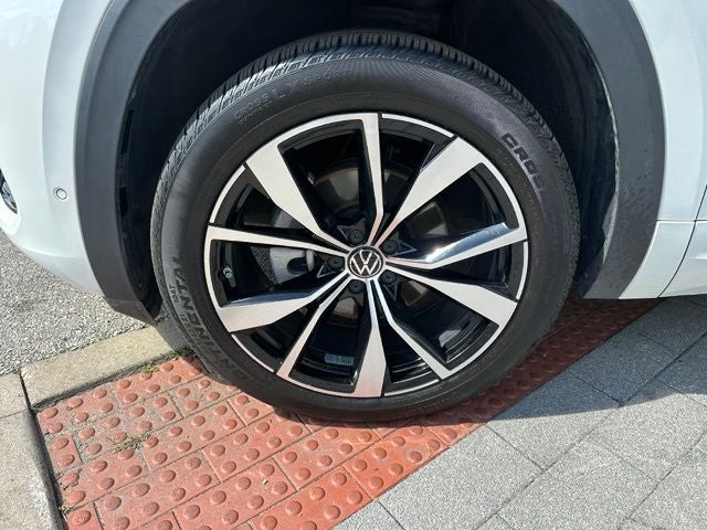 2025 Volkswagen Atlas Cross Sport 2.0T SEL Premium R-Line
