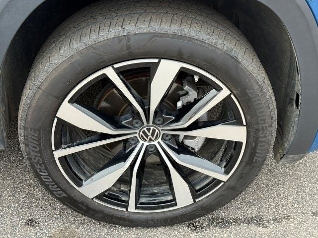 2025 Volkswagen Atlas Cross Sport 2.0T SEL Premium R-Line