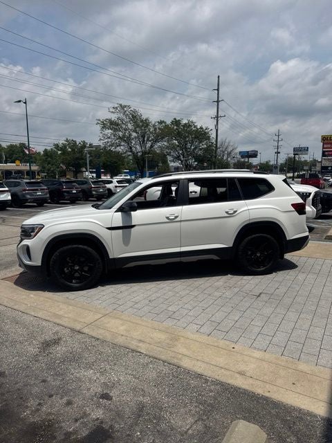 2024 Volkswagen Atlas 2.0T Peak Edition SEL