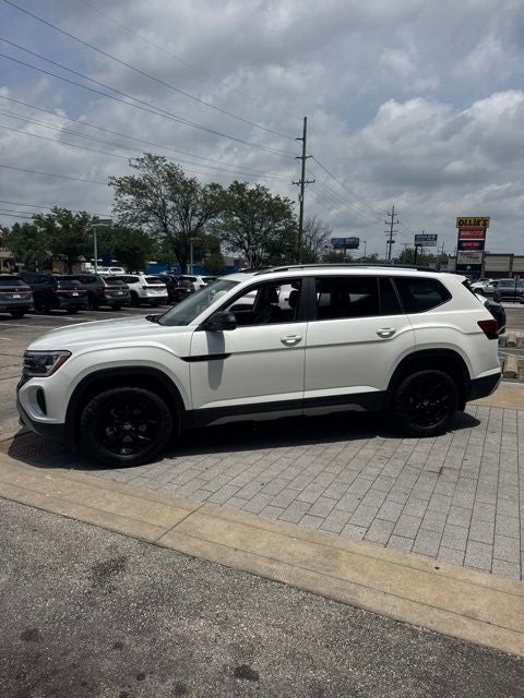 2024 Volkswagen Atlas 2.0T Peak Edition SEL