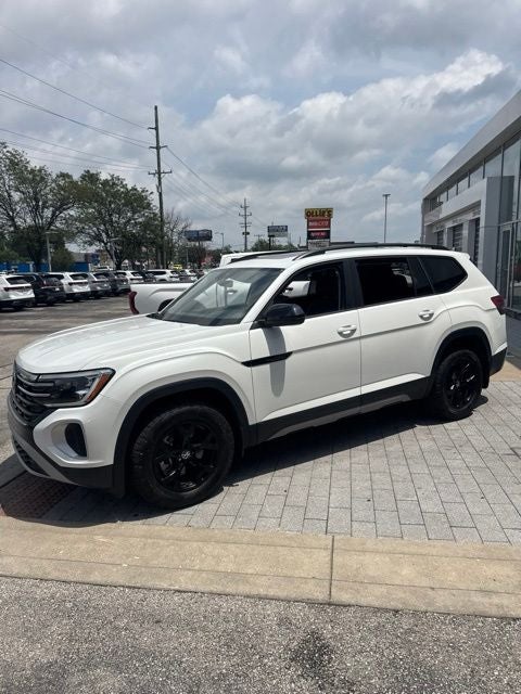 2024 Volkswagen Atlas 2.0T Peak Edition SEL