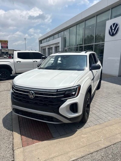 2024 Volkswagen Atlas 2.0T Peak Edition SEL