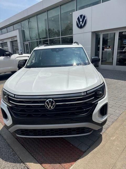 2024 Volkswagen Atlas 2.0T Peak Edition SEL