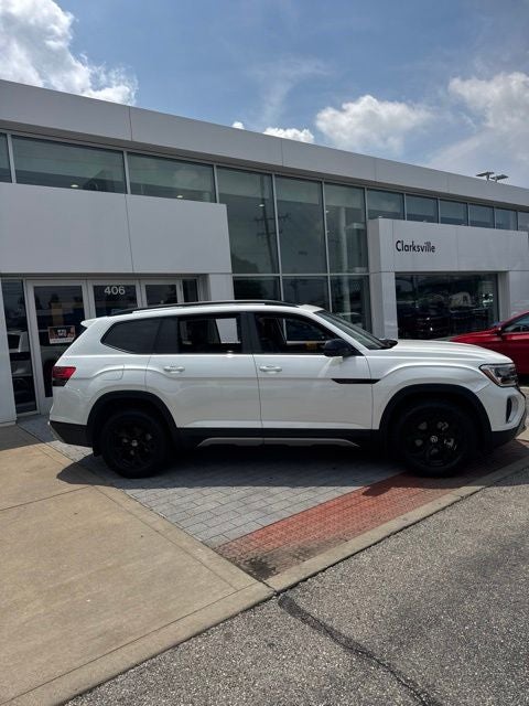 2024 Volkswagen Atlas 2.0T Peak Edition SEL
