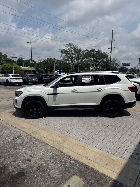 2024 Volkswagen Atlas 2.0T Peak Edition SEL