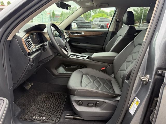 2025 Volkswagen Atlas 2.0T SE