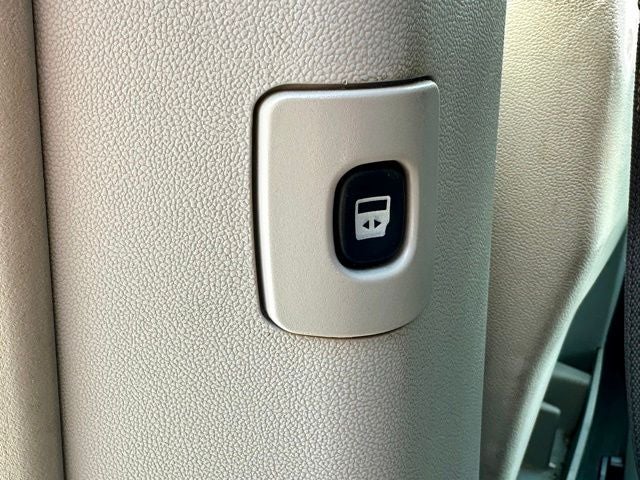 2012 Volkswagen Routan SE