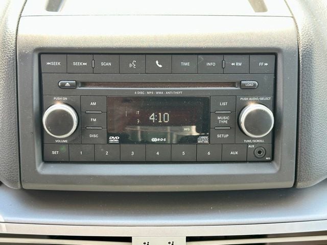 2012 Volkswagen Routan SE