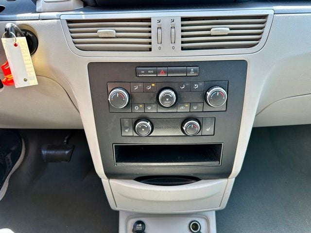 2012 Volkswagen Routan SE