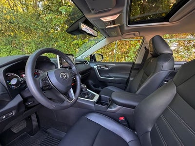 2022 Toyota RAV4 Hybrid XLE Premium