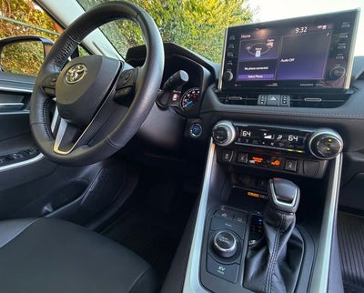 2022 Toyota RAV4 Hybrid XLE Premium