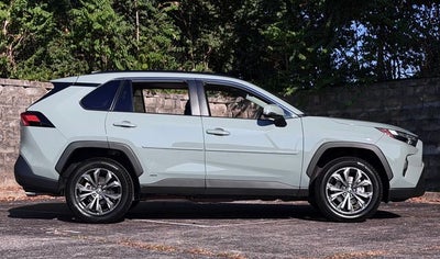 2022 Toyota RAV4 Hybrid XLE Premium