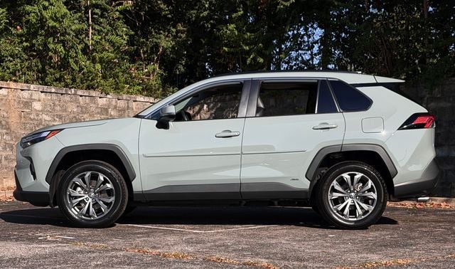 2022 Toyota RAV4 Hybrid XLE Premium