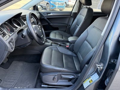 2018 Volkswagen Golf SportWagen SE