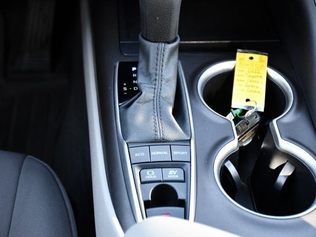 2022 Toyota Camry Hybrid LE