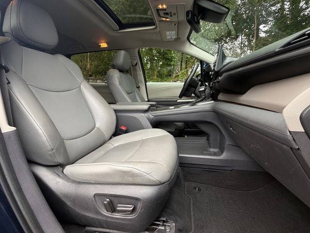 2022 Toyota Sienna XLE 7 Passenger