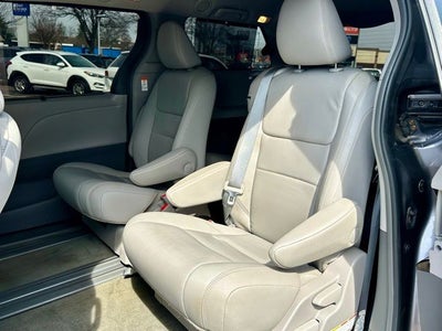 2017 Toyota Sienna XLE Premium 8 Passenger