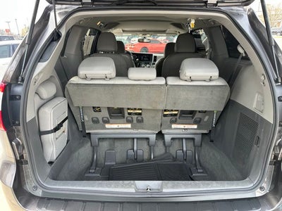 2017 Toyota Sienna XLE Premium 8 Passenger