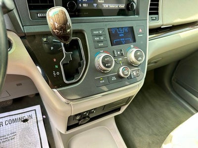 2017 Toyota Sienna XLE Premium 8 Passenger