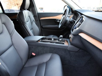 2025 Volvo XC90 B6 Plus 7-Seater