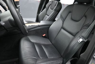 2024 Volvo XC90 B6 Plus Bright Theme