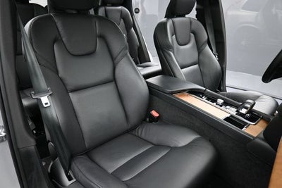 2024 Volvo XC90 B6 Plus Bright Theme