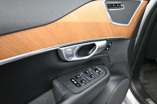 2024 Volvo XC90 B6 Plus Bright Theme