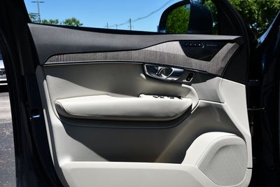 2024 Volvo XC90 B6 Plus Bright Theme