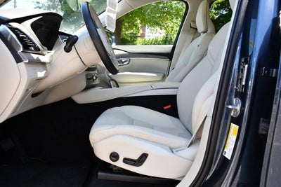 2024 Volvo XC90 B6 Plus Bright Theme