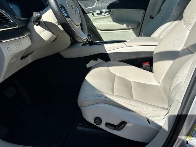 2020 Volvo XC90 T6 Momentum