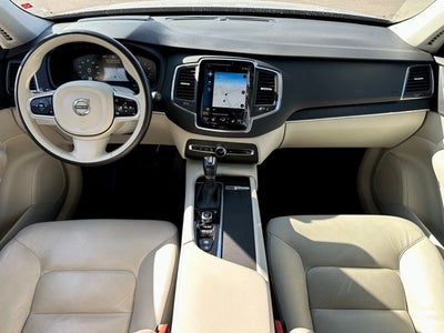 2020 Volvo XC90 T6 Momentum
