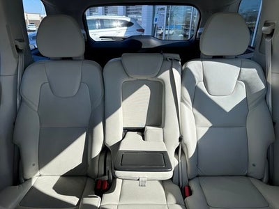 2020 Volvo XC90 T6 Momentum