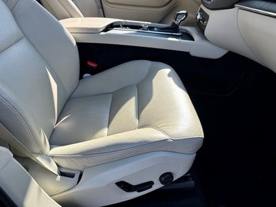 2020 Volvo XC90 T6 Momentum