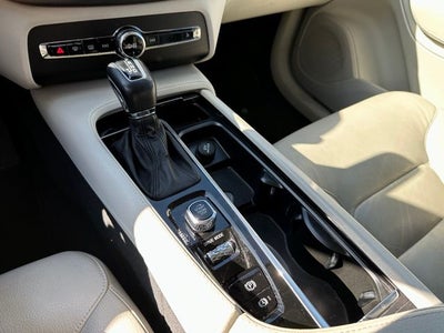 2020 Volvo XC90 T6 Momentum
