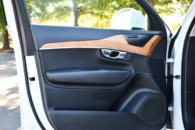 2024 Volvo XC90 Recharge Plug-In Hybrid T8 Plus Bright Theme 7 Passenger