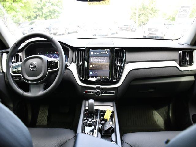 2025 Volvo XC60 Plug-In Hybrid T8 Plus